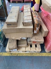 PALLET OF ASSORTED ITEMS TO INCLUDE VIDA DESIGNS ARLINGTON RADIATOR COVER SMALL WHITE & OAK (KERBSIDE PALLET DELIVERY)