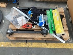 PALLET OF ASSORTED ITEMS TO INCLUDE DUPLEX WEBBING SLING AND RATCHET (KERBSIDE PALLET DELIVERY)