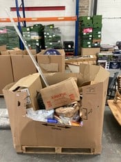 PALLET OF ASSORTED ITEMS TO INCLUDE FOOD STORAGE CONTAINERS (KERBSIDE PALLET DELIVERY)