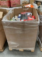 PALLET OF ASSORTED ITEMS TO INCLUDE TIMING CHAIN KIT (KERBSIDE PALLET DELIVERY)