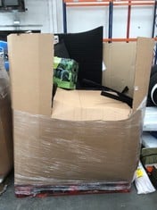 PALLET OF ASSORTED ITEMS TO INCLUDE 15 M GARDEN HOSE AND REEL SET (KERBSIDE PALLET DELIVERY)