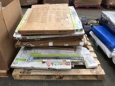 PALLET OF ASSORTED SAFETY GATES TO INCLUDE MUNCHKIN SURE SHUT SAFETY GATE (KERBSIDE PALLET DELIVERY)