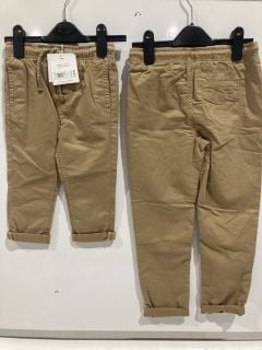 QTY OF ASSORTED JOHN LEWIS CLOTHING TO INCLUDE PULL ON CHINO TROUSER SIZE 4 YEARS