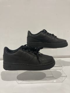 NIKE BLACK AIR FORCE 1 LE(GS) SIZE 4  RRP £99