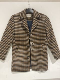 QTY OF ASSORTED CLOTHING INCLUDING JOHN LEWIS HEIRLOOM COLLECTION CHECK COAT AGE 8 YEARS MULTI TOTAL RRP £246