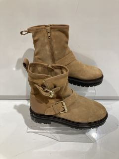 JOHN LEWIS AND/OR RIVER SUEDE BRLI BOOTS SIZE EU 40 TO INCLUDE JOHN LEWIS AND/OR PILOT SUEDE BRTN BOOTS SIZE EU 39