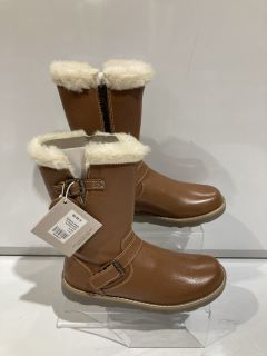 3 X JOHN LEWIS ISOBEL 2 TAN BOOTS SIZES EU 32 AND JOHN LEWIS ISOBEL 2 BOOTS BLACK EU 31 AND JOHN LEWIS LEIA 2 BOOTS TAN EU 35 TOTAL RRP £120