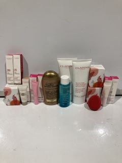 BOX OF ASSORTED ITEMS TO INCLUDE MAKEUP PRODUCTS CLARINS PARIS BODY LOTION 100ML