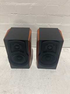 2 X BOOKSHELF SPEAKER WITH PASSIVE SPEAKER