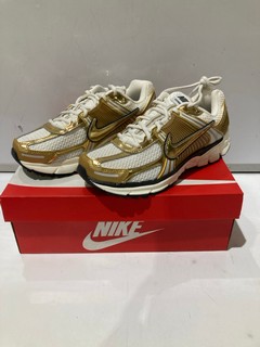 1 X NIKE ZOOM VOMERO 5 GOLD 7