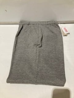 QTY OF ITEMS INCLUDING STRETCH TWILL TAPERED LEG TROUSER 12 GREY