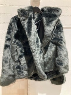 1 X REVERE SHORT FAUX FUR COAT MEDIUM STORM GREY