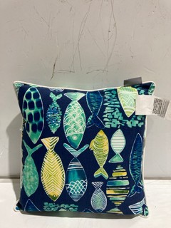 QTY OF BLUE PATTERN CUSHION