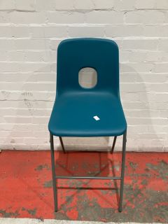 1 X BLUE PLASTIC CHAIR