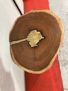 SOLID LOG TOP SIDE TABLE WITH GOLDEN METAL INSERT