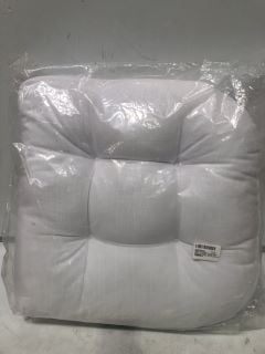 BOX OF ASSORTED HOUSEHOLD ITEMS TO INCLUDE OUTDOOR PILLOWS, UNIVERSAL PVC HIGH CHAIR COVER