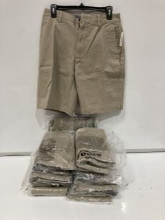 BOX OF ASSORTED CLOTHING ITEMS TO INCLUDE MENS CLASSIC-FIT 9" KHAKI SHORTS