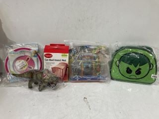 BOX OF ASSORTED CHILDRENS ITEMS TO INCLUDE FLIP A ZOO JAZZY GIRAFFE TO EMI ELEPHANT REVERSABLE PLUSH