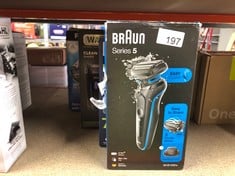 QUANTITY OF HEALTH & BEAUTY ITEMS TO INCLUDE BRAUN SERIES 5 ELECTRIC SHAVER, WITH PRECISION TRIMMER ATTACHMENT FOR MOUSTACHE & SIDEBURNS TRIMMING, 100% WATERPROOF, 2 PIN BATHROOM PLUG, 50-B1200S, BLU