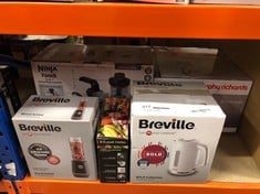 QUANTITY OF KITCHEN & APPLIANCES ITEMS TO INCLUDE BREVILLE BOLD WHITE ELECTRIC KETTLE | 1.7L | 3KW FAST BOIL | WHITE & SILVER CHROME [VKT257]: LOCATION - RACK B