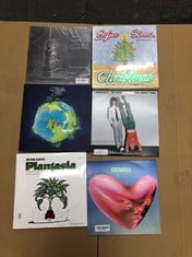 QUANTITY OF VINYLS TO INCLUDE SINGALONG CHRISTMAS: LOCATION - RACK D