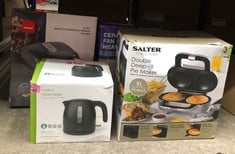 QUANTITY OF KITCHEN & APPLIANCES ITEMS TO INCLUDE SALTER EK4082 XL DOUBLE PIE MAKER - TWIN DEEP-FILL PIE MACHINE, NON-STICK & CRIMP-EDGED COOKING PLATES, 3-5 MINUTE PRE-HEAT, LOCKING LATCH, FRUIT/MEA