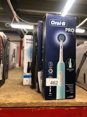 QUANTITY OF HEALTH & BEAUTY ITEMS TO INCLUDE ORAL-B PRO 1 ELECTRIC TOOTHBRUSHES FOR ADULTS WITH 3D CLEANING, 1 TOOTHBRUSH HEAD, GUM PRESSURE CONTROL, 2 PIN UK PLUG, BLUE: LOCATION - E RACK