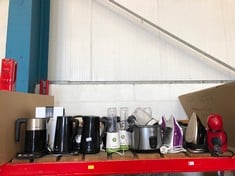 QUANTITY OF ASSORTED KITCHEN ITEMS TO INCLUDE BOSCH ELECTRIC KETTLE: LOCATION - BACK WALL(COLLECTION OR OPTIONAL DELIVERY AVAILABLE)