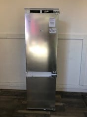 SIEMENS IQ300 BUILT IN FRIDGE FREEZER: LOCATION - FRONT FLOOR(COLLECTION OR OPTIONAL DELIVERY AVAILABLE)