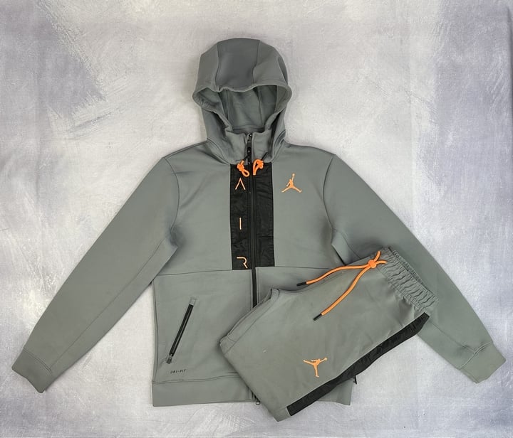 Air Jordan Zip Hoodie And Bottoms - Size M (VAT ONLY PAYABLE ON BUYERS PREMIUM)