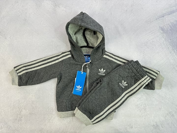 Adidas Originals Baby 2 Piece Set With Tags - Size 3-6M (VAT ONLY PAYABLE ON BUYERS PREMIUM)