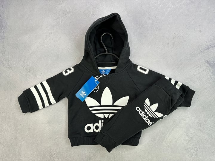 Adidas Originals Baby 2 Piece Set With Tags - Size 3-6M (VAT ONLY PAYABLE ON BUYERS PREMIUM)