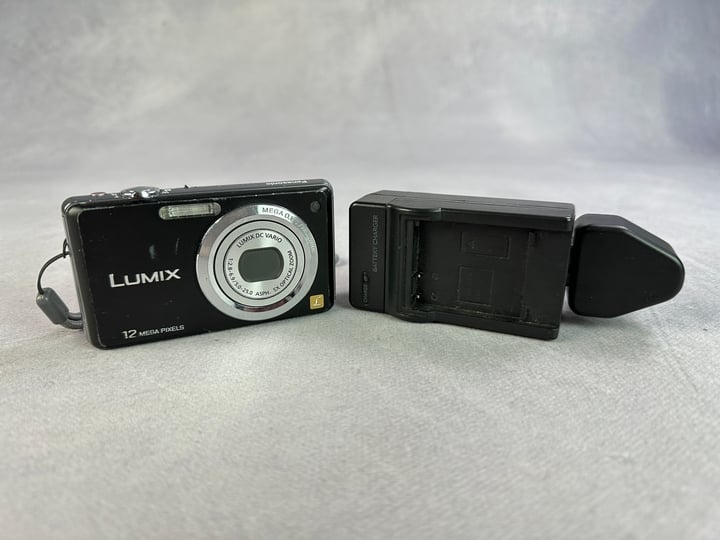 Panasonic Lumix DMC-FS9 Digital Camera With Charger And Battery (MPSC39774856) (VAT ONLY PAYABLE ON BUYERS PREMIUM)