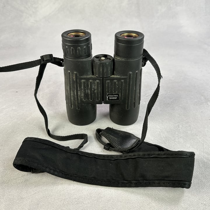 Praktica 10x42wp Binoculars (WELL USED PARTS MISSING) (MPSC39275689) (VAT ONLY PAYABLE ON BUYERS PREMIUM)