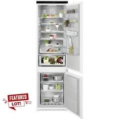 AEG 188CM INTEGRATED 70/30 FRIDGE FREEZER IN WHITE - MODEL NO. NSC8M191DS - RRP £1219