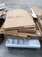 PALLET OF FURNITURE OF VARIOUS MODELS AND SIZES INCLUDING WHITE AUXILIARY BATHROOM FURNITURE (MAY BE BROKEN OR INCOMPLETE).