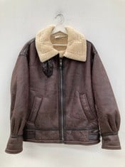 BROWN BDG COAT SIZE S (TOTAL P.V.P 115€) - LOCATION 26A.