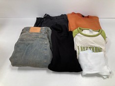 6 X BDG GARMENTS VARIOUS MODELS AND SIZES INCLUDING BEIGE AND GREEN T-SHIRT SIZE M (TOTAL P.V.P 293€) - LOCATION 36A.