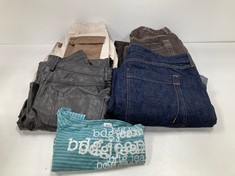 5 X BDG GARMENTS VARIOUS MODELS AND SIZES INCLUDING GREEN T-SHIRT SIZE L (TOTAL P.V.P 300€) - LOCATION 32A.