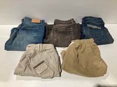 5 X BDG GARMENTS VARIOUS MODELS AND SIZES INCLUDING BEIGE CORDUROY SHORTS SIZE M (TOTAL P.V.P. 297€) - LOCATION 24A.