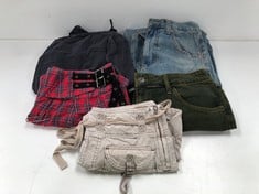 5 X BDG GARMENT VARIOUS MODELS AND SIZES INCLUDING DENIM SKIRT SIZE L (TOTAL P.V.P 287€) - LOCATION 20A.