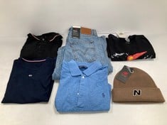 6 X GARMENTS VARIOUS BRANDS AND SIZES INCLUDING LEVI'S JEANS SIZE 38 - LOCATION 49B.