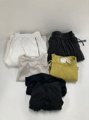 6 X GARMENTS VARIOUS BRANDS AND SIZES INCLUDING WHITE TROUSERS IETS FRANS SIZE M (TOTAL P.V.P 210€) - LOCATION 50B.