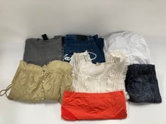 7 X GARMENTS VARIOUS BRANDS AND SIZES INCLUDING GREY TIGHTS IETS FRANS SIZE M (TOTAL P.V.P. 266€) - LOCATION 50B.