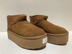 UGG BOOTS MODEL W CLASSIC ULTRA MINI PLATAFORM BROWN COLOUR SIZE 37 (TOTAL P.V.P 180€) (WITHOUT BOX)- LOCATION 29A.