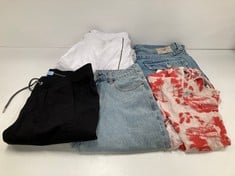 5 X GARMENTS VARIOUS MODELS AND SIZES INCLUDING LIONESS DENIM SHORTS SIZE S (TOTAL P.V.P 302€) - LOCATION 18B.