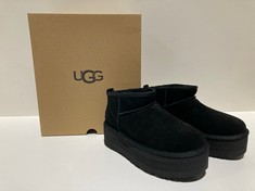 UGG BOOTS MODEL W CLASSIC ULTRA MINI PLATAFORM BLACK COLOUR SIZE 38 (TOTAL P.V.P 155€) - LOCATION 29A.