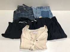 5 X GARMENTS VARIOUS BRANDS AND SIZES INCLUDING JEANS SEVENTY+MOCHI SIZE W26 (TOTAL P.V.P 319€) - LOCATION 10B.