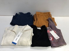 5 X GARMENTS VARIOUS BRANDS AND SIZES INCLUDING TOP TRUE RELIGION SIZE S (TOTAL P.V.P 330€) - LOCATION 10B.