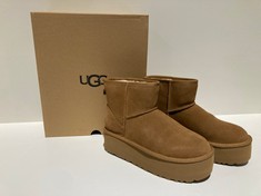 UGG BOOTS MODEL W CLASSIC MINI PLATAFORM BROWN COLOUR SIZE 39 (TOTAL P.V.P 180€) - LOCATION 29A.